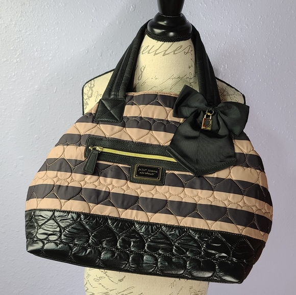 Betsey Johnson Heart Quilted Stripes Tote Bow - Picture 3 of 12
